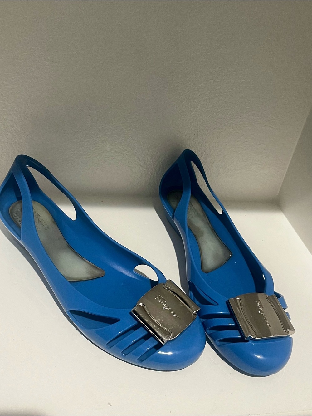 Salvatore Ferragamo Blue Jelly Flats Silver Vara Bow Size 8 - Picture 2 of 8